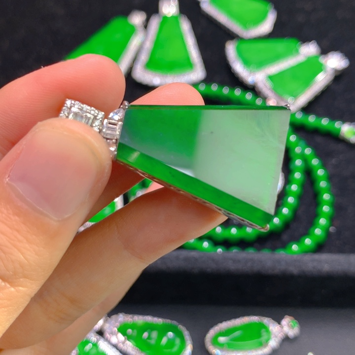 翡翠颈饰银S925镶嵌一个