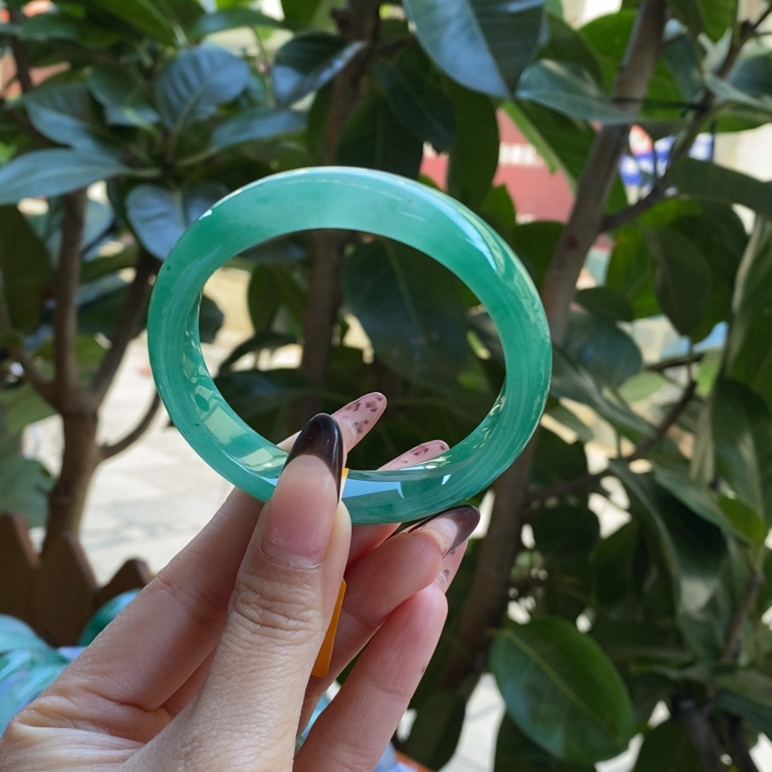 未镶嵌手镯石英岩玉