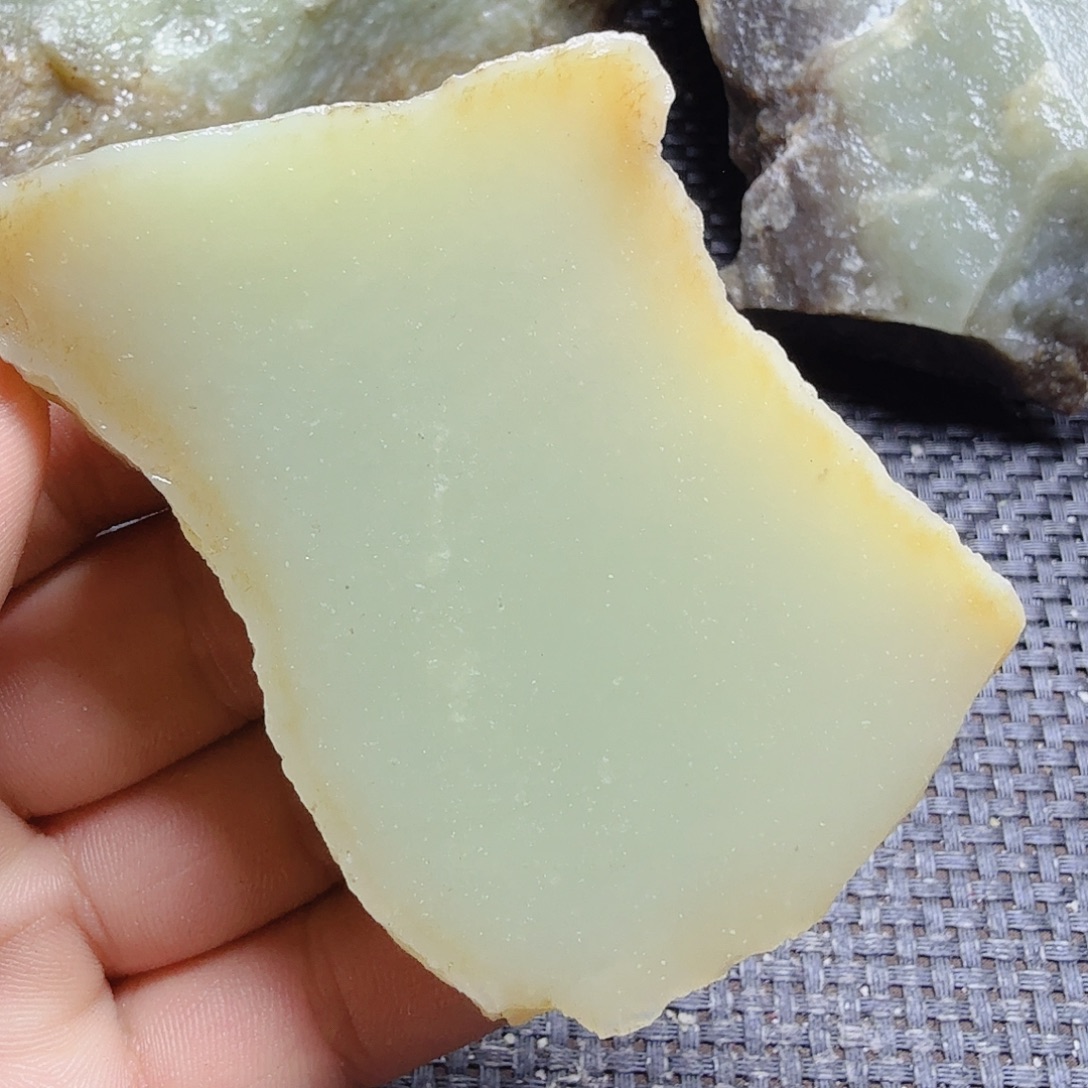 昆***物和田玉（糖玉）未镶嵌珠宝半成品