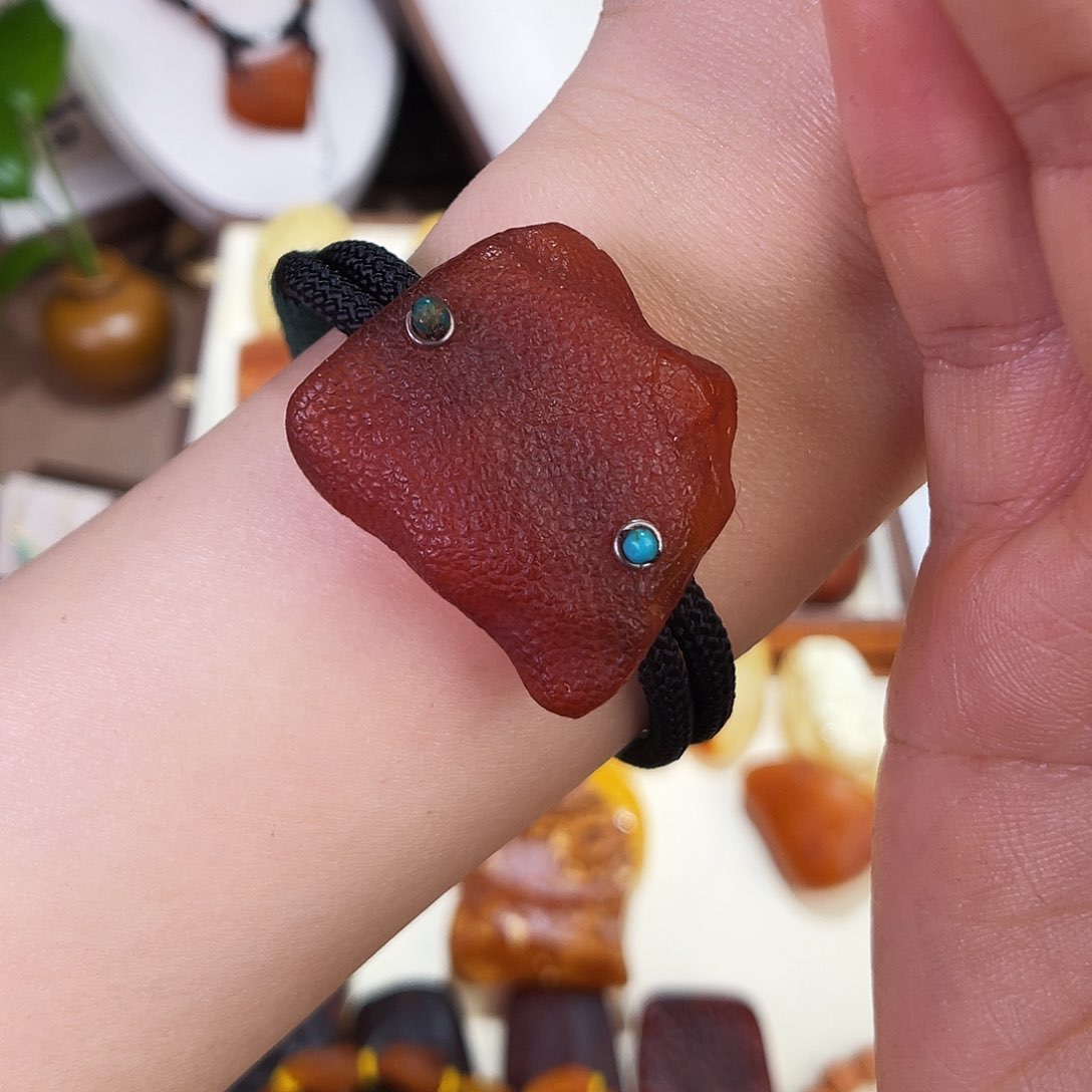 琥珀珠宝奇石未镶嵌，