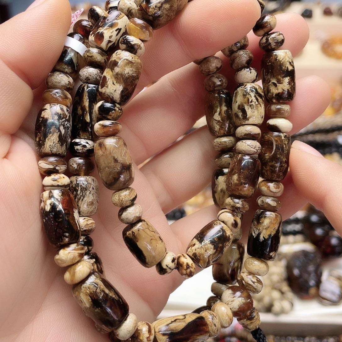 琥珀裸石未镶嵌大