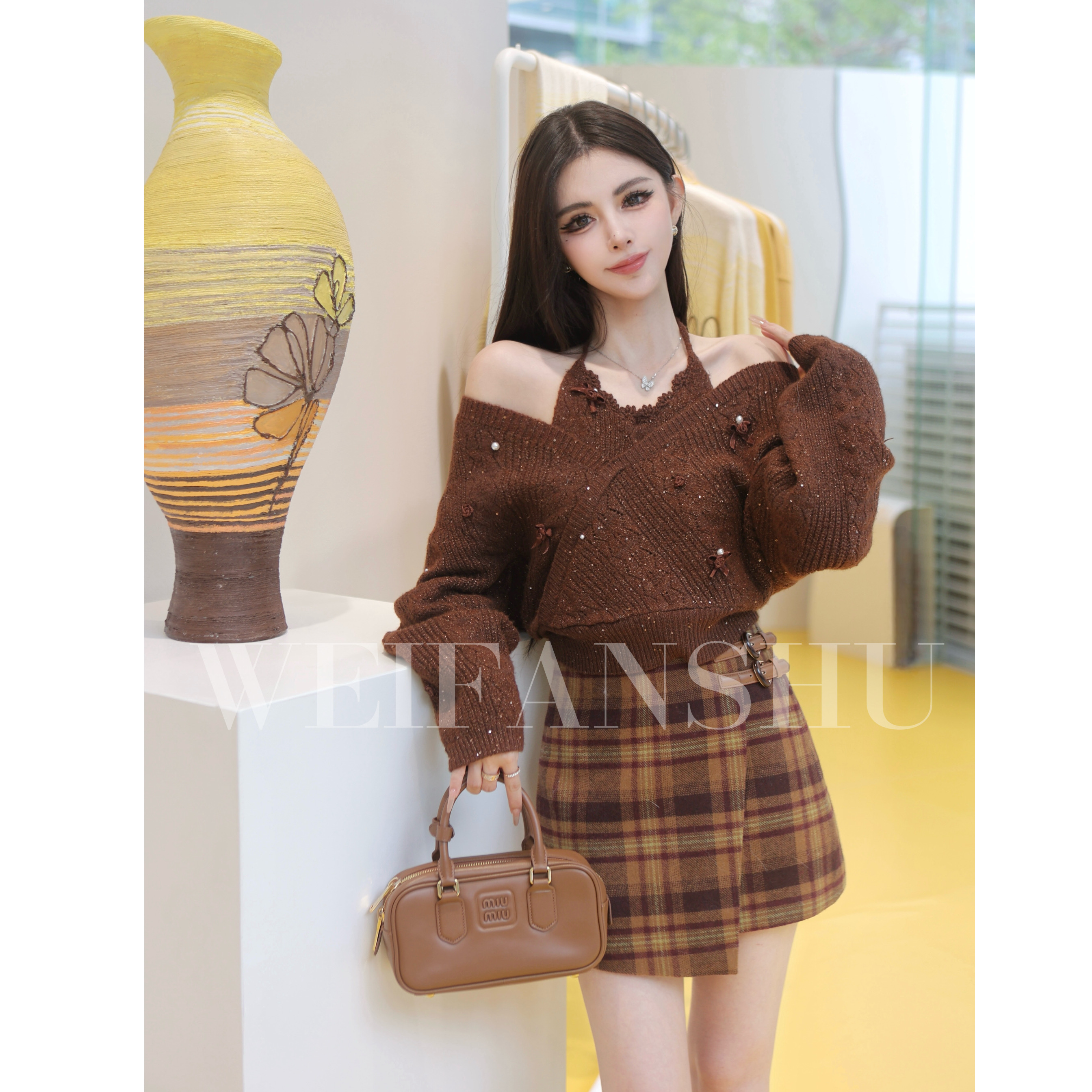 WEIFANSHU/魏凡舒【黑巧可可】秋冬新款吊带露肩假两件百搭挂脖毛衣