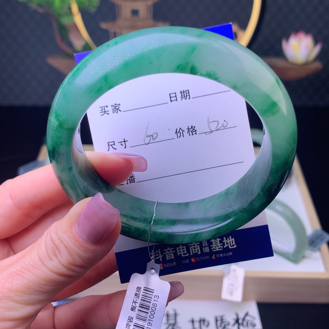 石英质玉手镯未镶嵌
