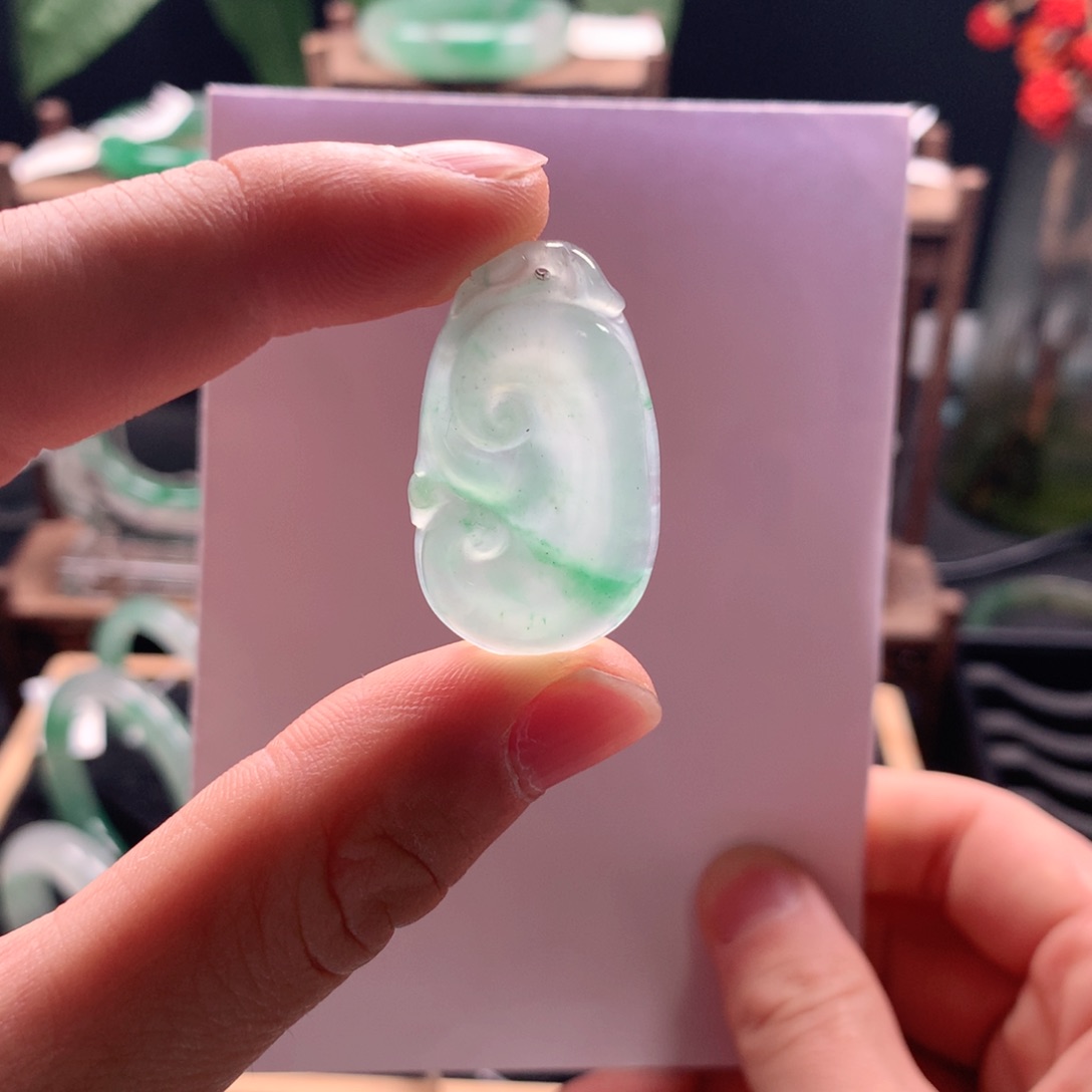 石英质玉吊坠未镶嵌