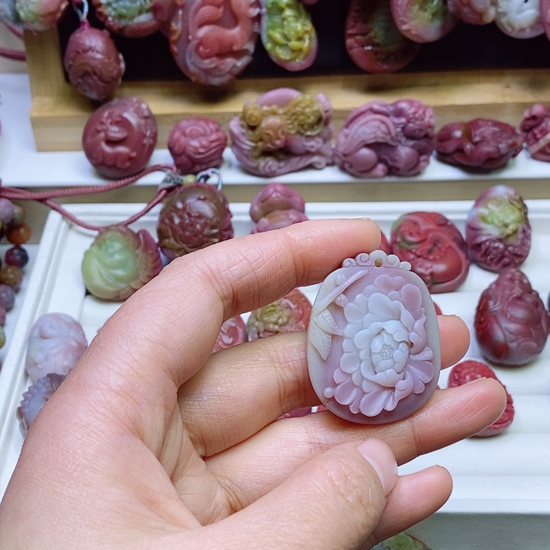 玛瑙/玉髓盐源玛瑙吊坠未镶嵌