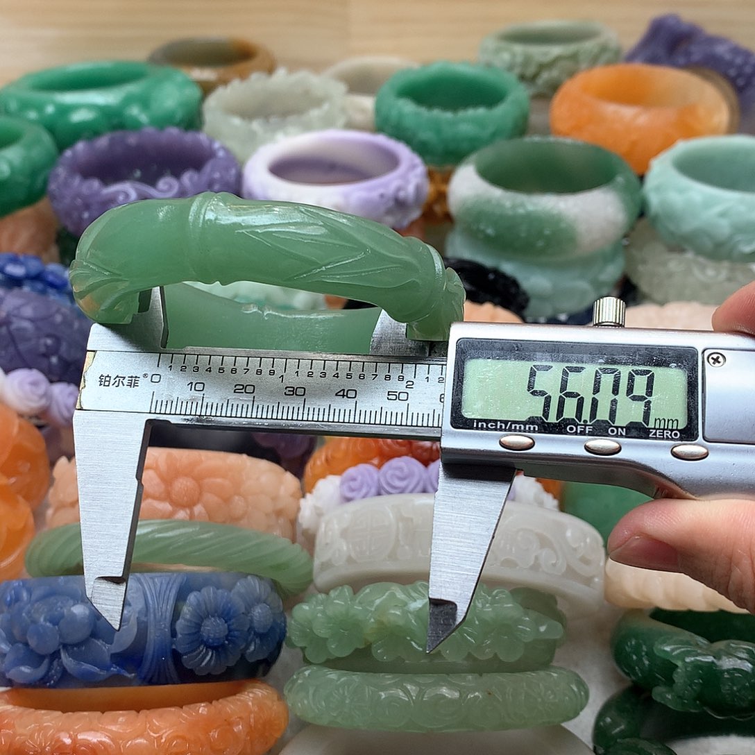 未镶嵌手镯石英质玉