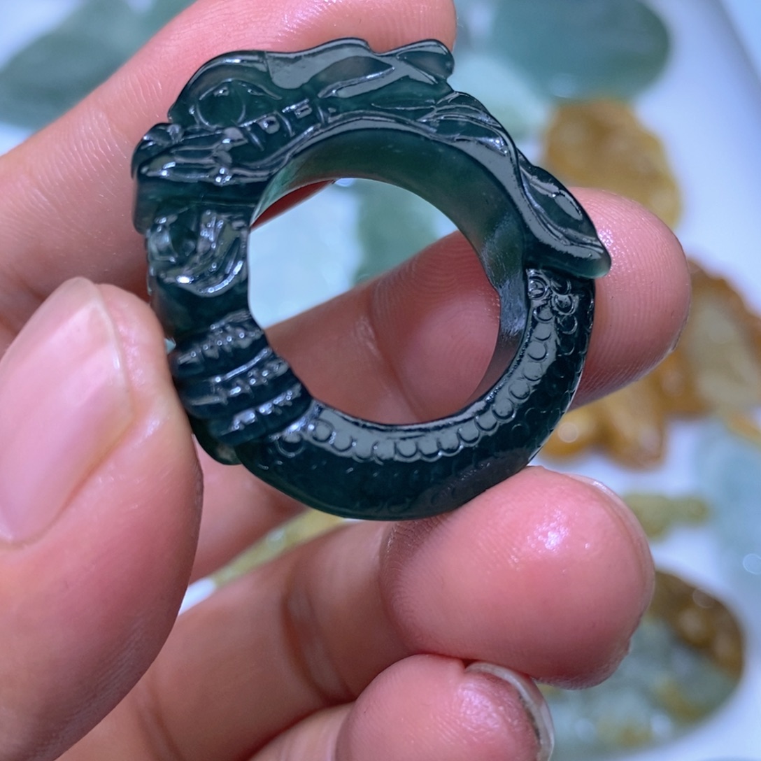 定制翡翠未镶嵌龙介