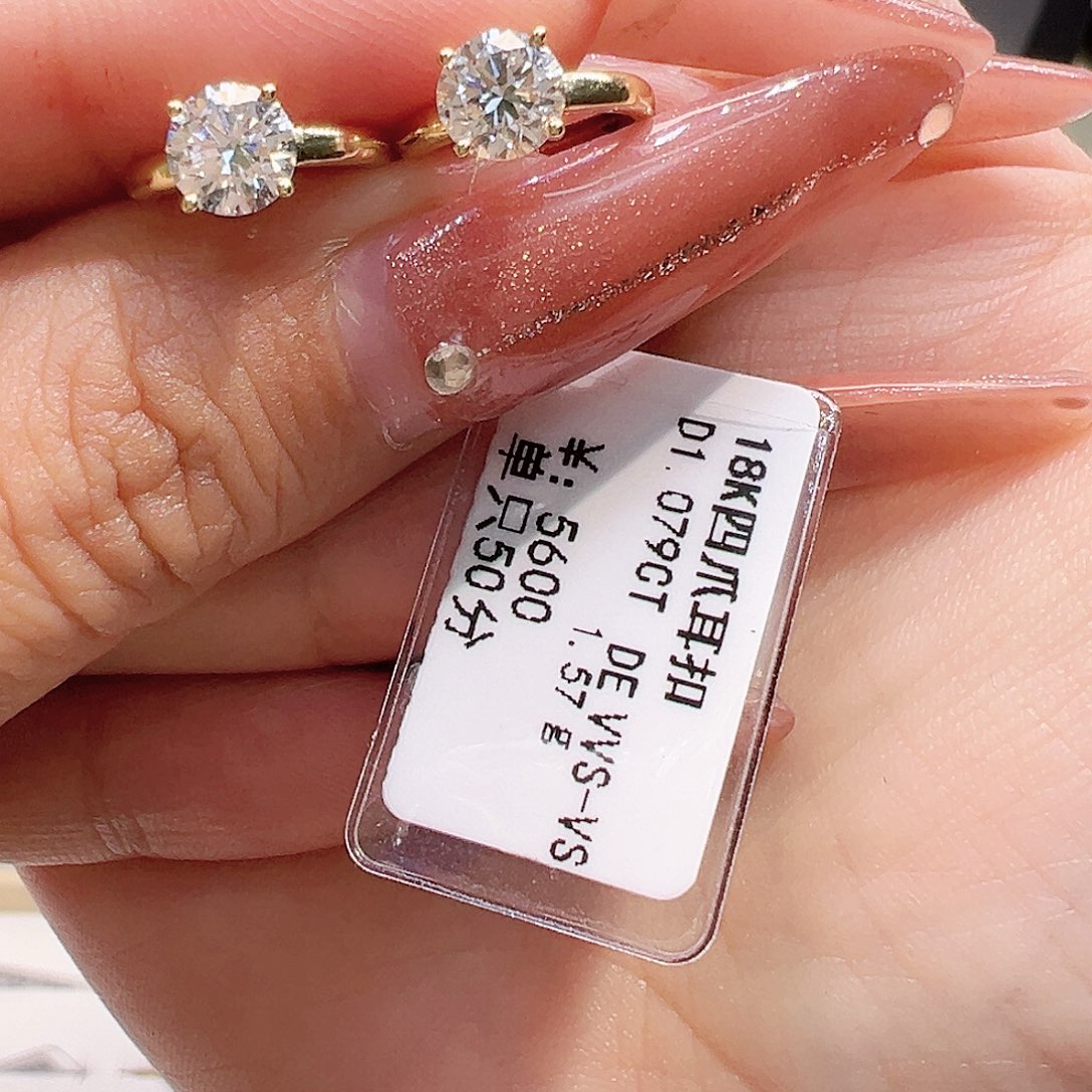 18K金镶嵌耳饰实验室培育钻石1.079ct K黄四爪耳扣单只约50分