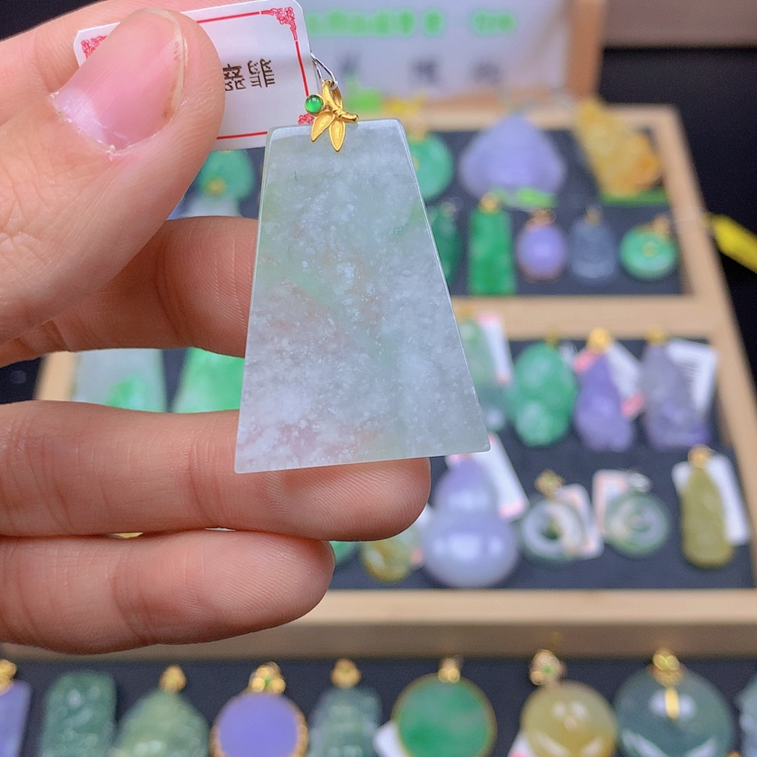 翡翠颈饰18K金镶嵌翡翠