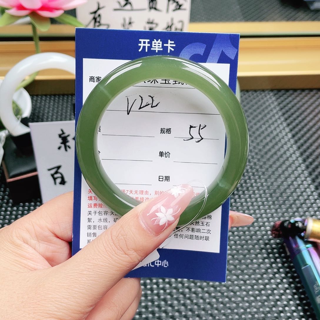 和田玉未镶嵌手镯