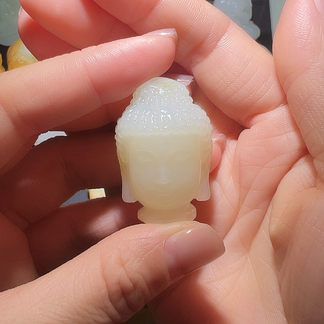 颈饰未镶嵌和田玉半**光