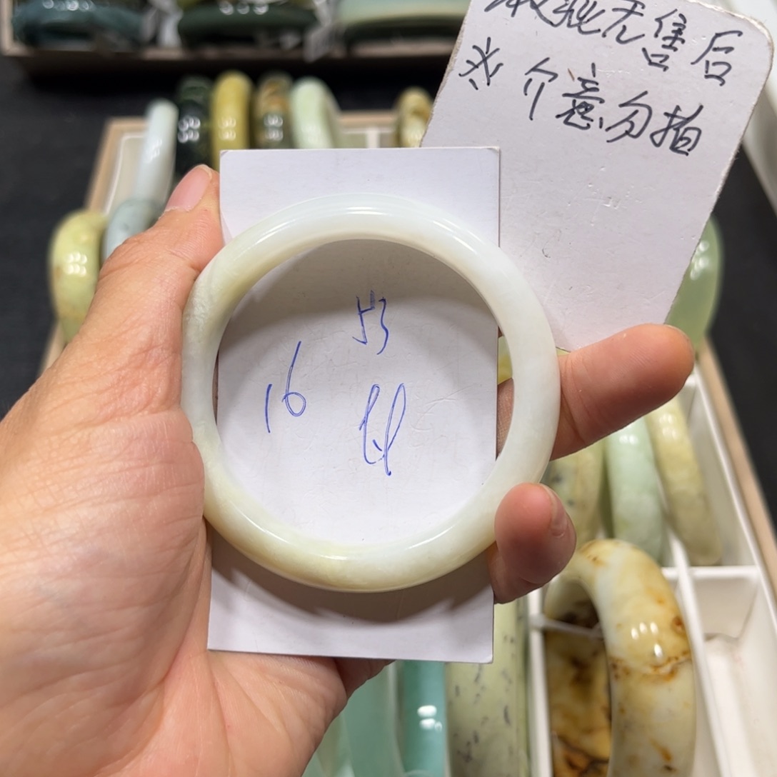 未镶嵌蛇纹石玉手镯