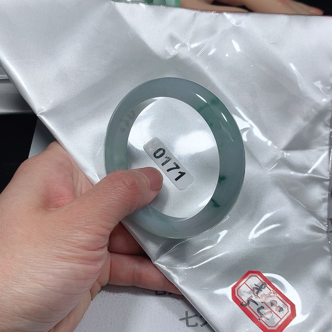 翡翠手镯未镶嵌天然缅甸A货翡翠手镯