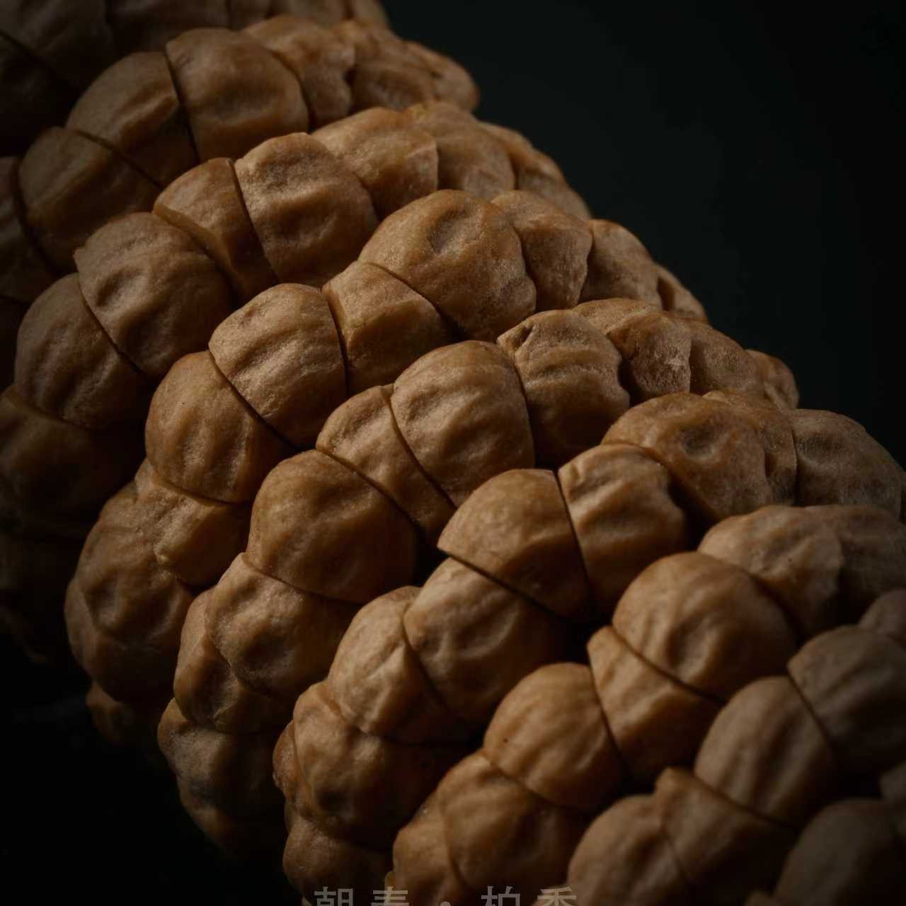 F838一款黄油皮几何大肠归团性极好皮质很细腻的情况下油密度还高