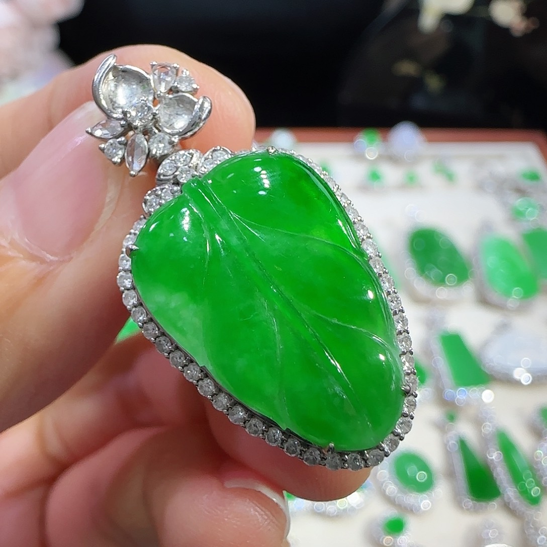 翡翠吊坠(不含链)18K金镶嵌