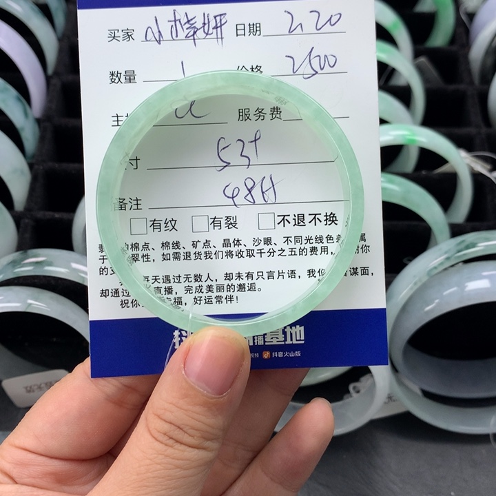 翡翠手镯未镶嵌小**?翡翠