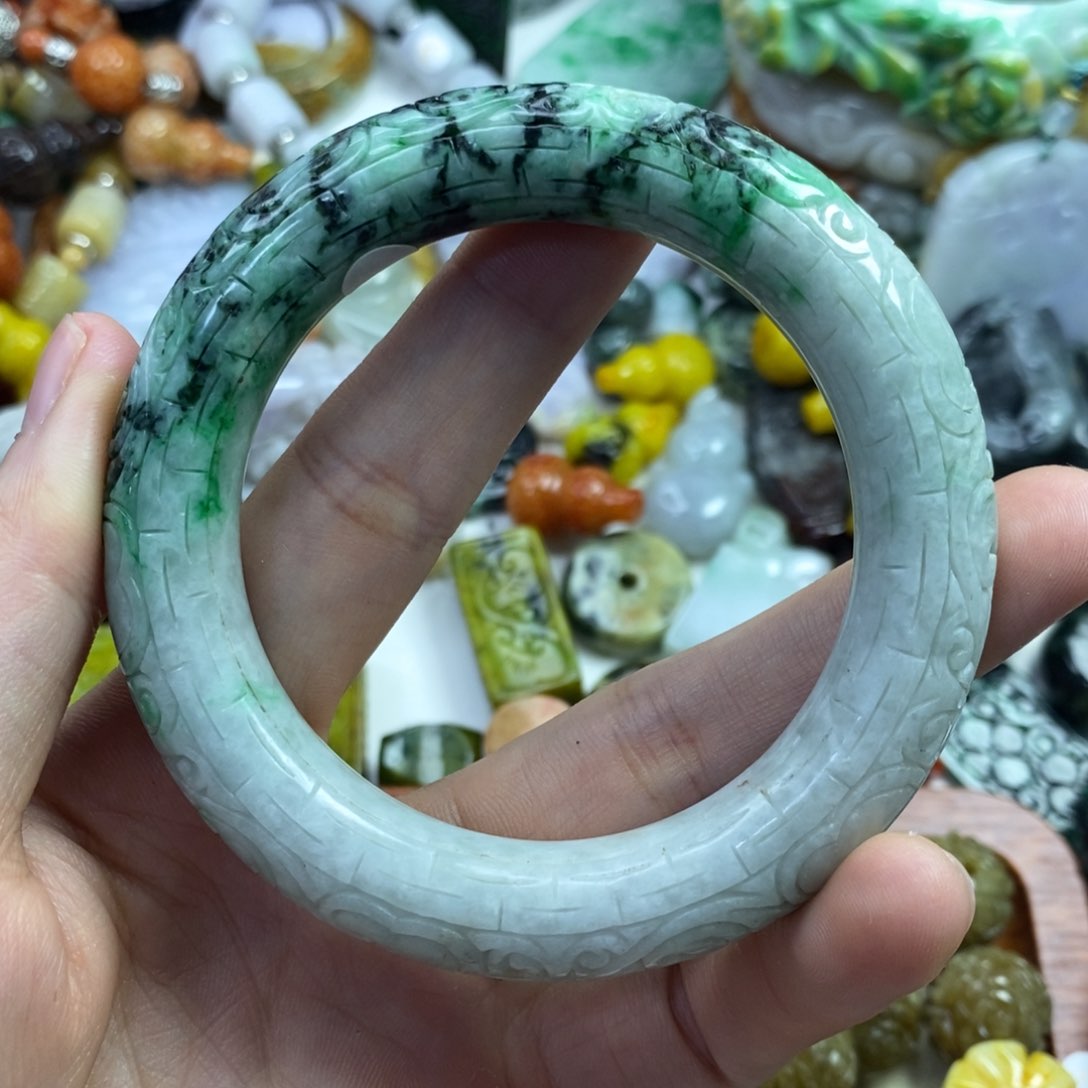 翡翠未镶嵌颈饰诺*