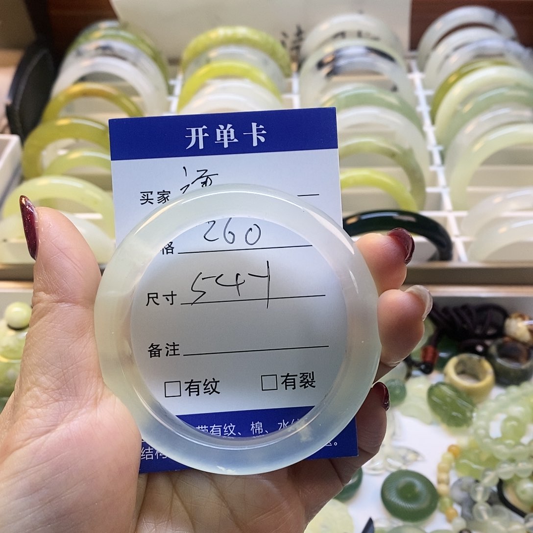 蛇纹石玉手镯未镶嵌译****