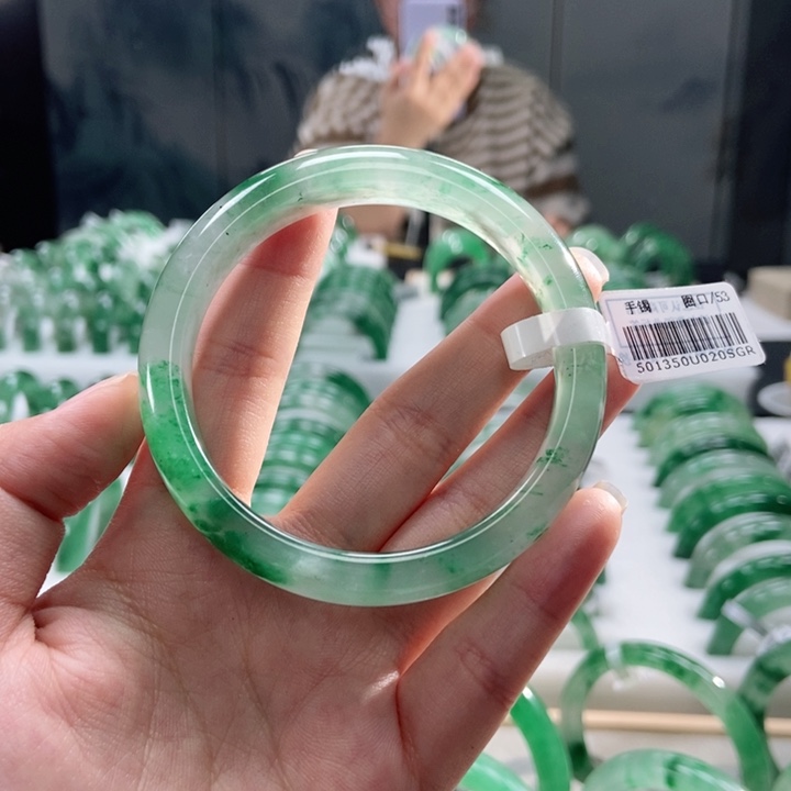 石英质玉手镯未镶嵌