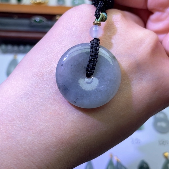 翡翠颈饰未镶嵌乌鸡平安扣