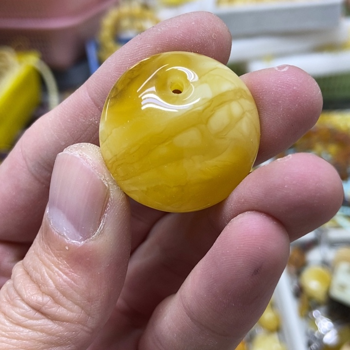 蜜蜡未镶嵌裸石吊坠