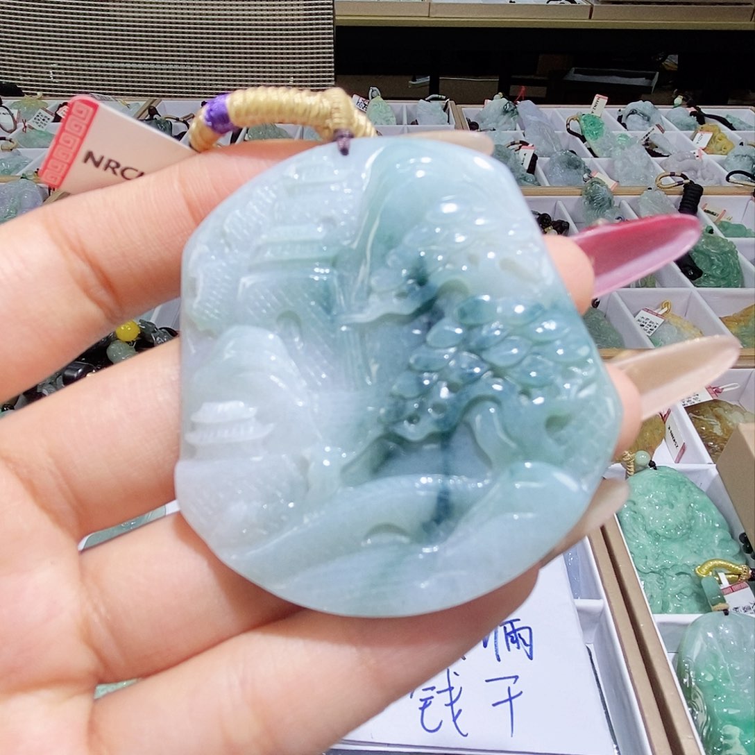 翡翠颈饰未镶嵌天然