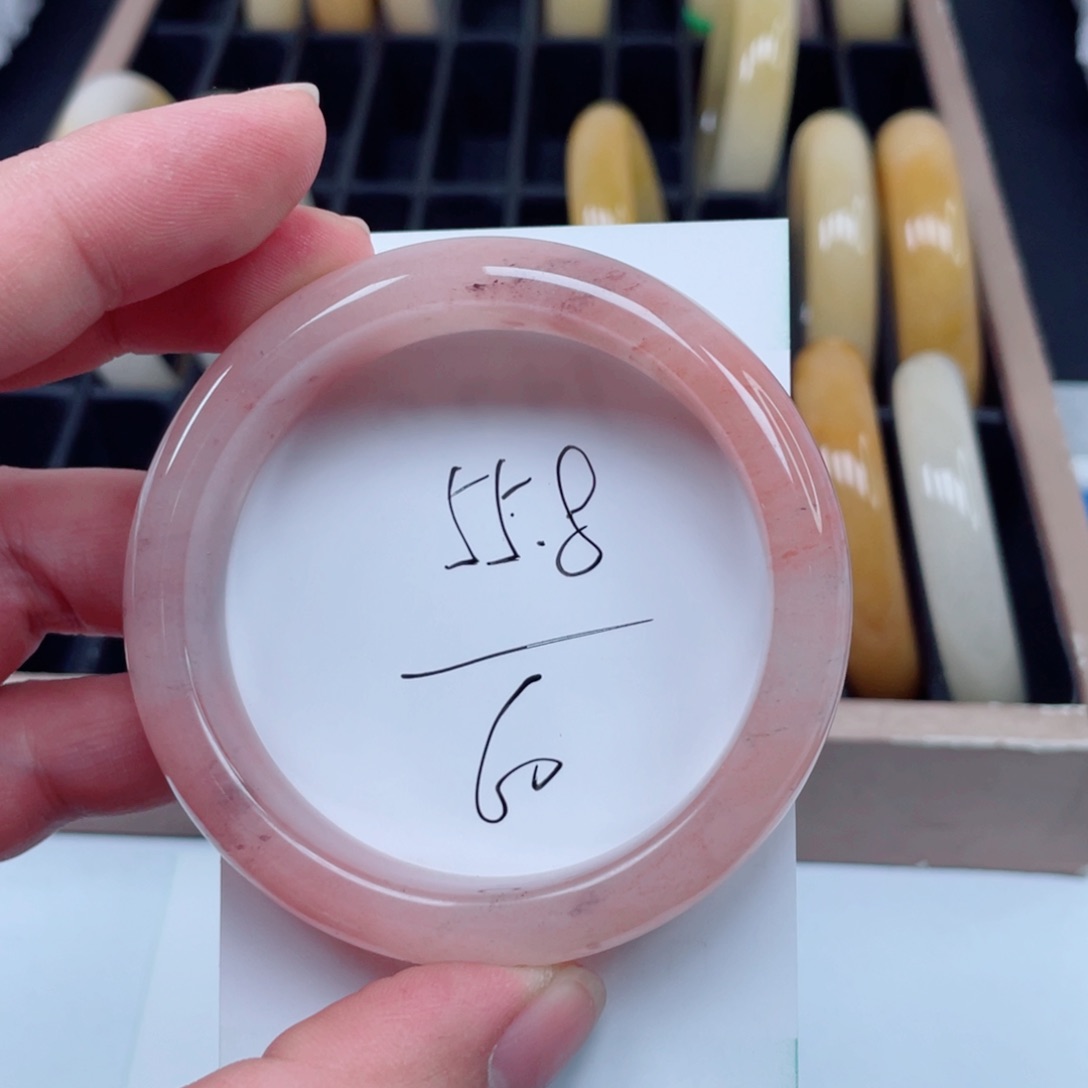 石英质玉手镯未镶嵌