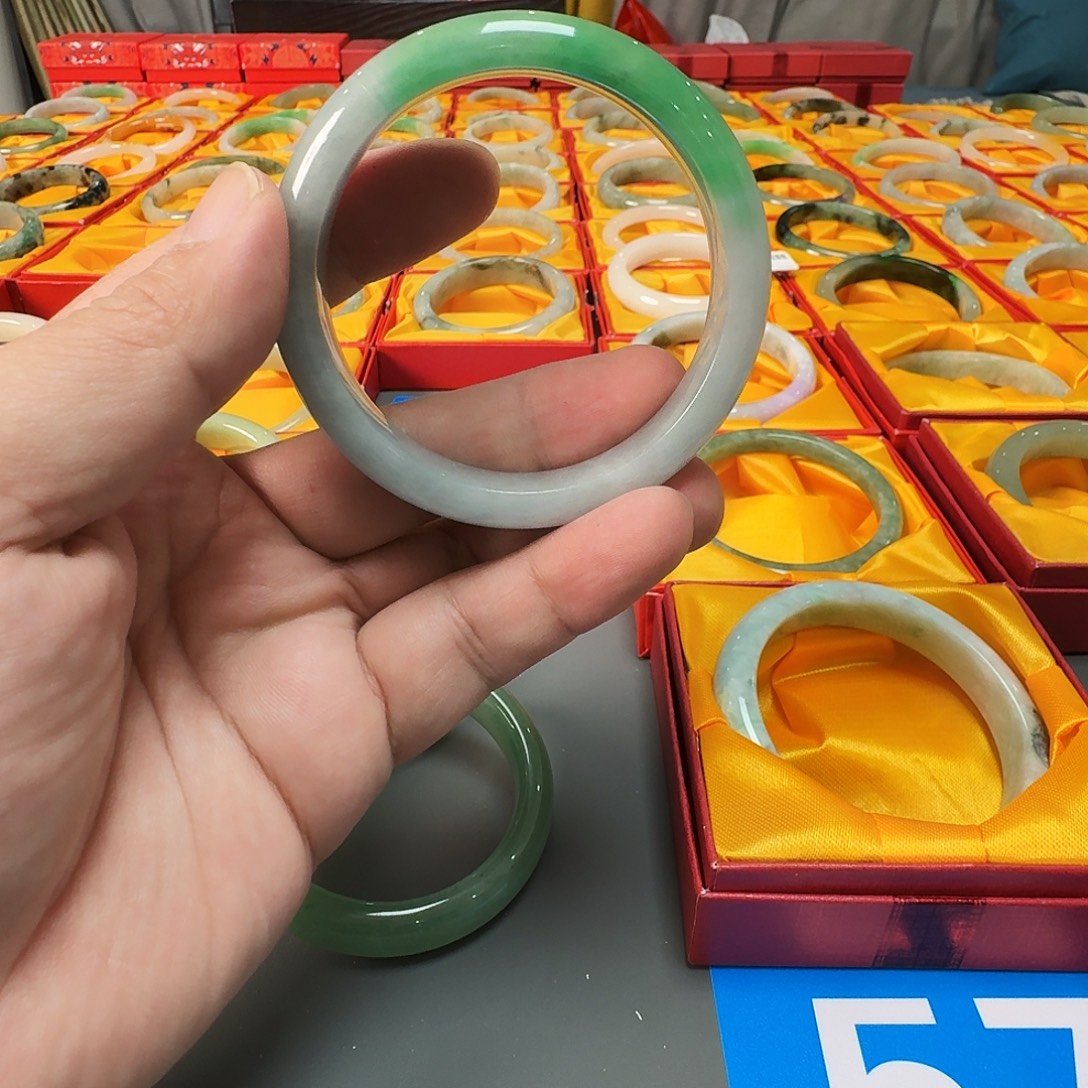 走***吧翡翠未镶嵌手镯saaa