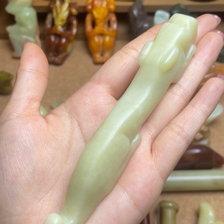 用***9蛇纹石玉未镶嵌颈饰