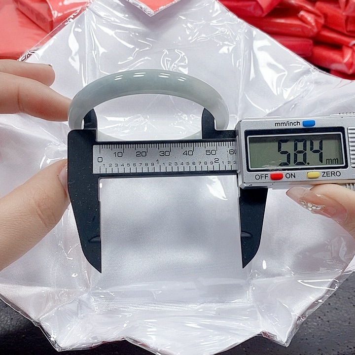 翡翠手镯未镶嵌1        
