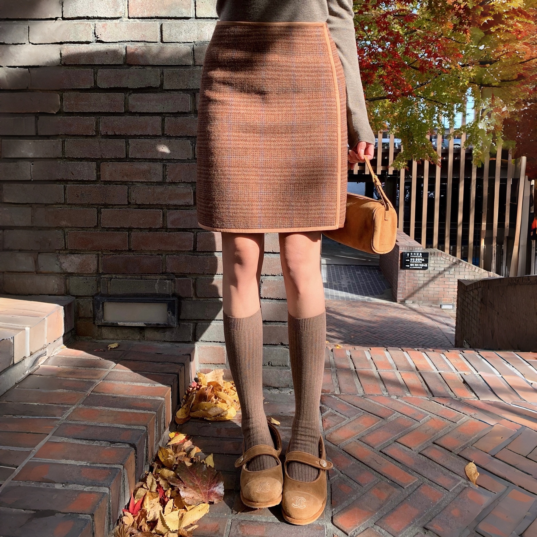 “英伦格调”羊毛复古裙拿捏姐感 温柔肌理呢料A字包身短半裙！