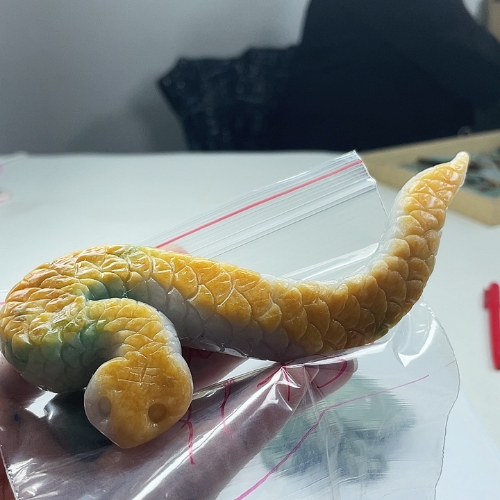 M***I翡翠未镶嵌颈饰成品