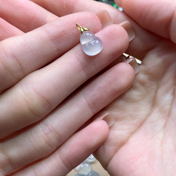 翡翠18K金镶嵌颈饰葫芦