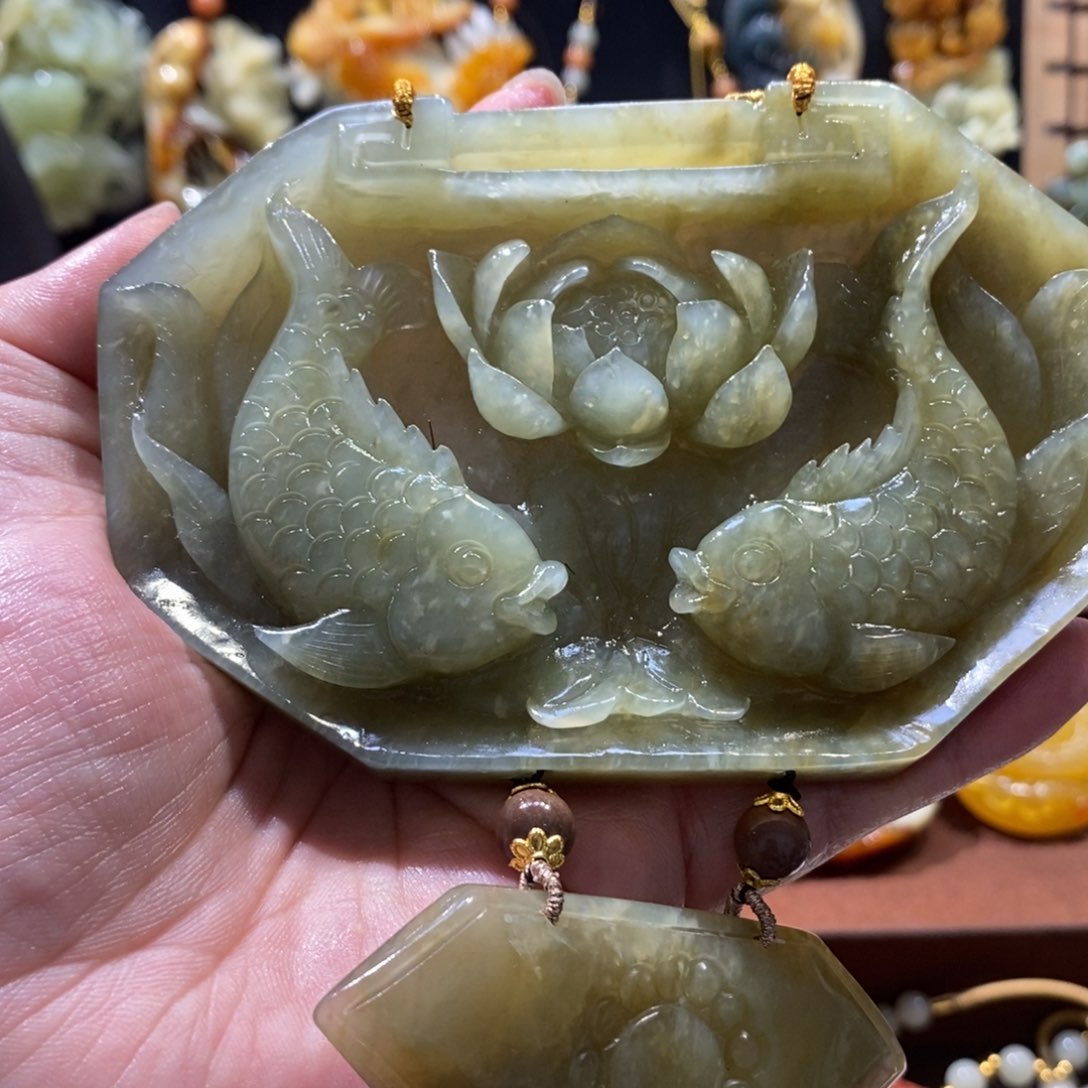 蛇纹石玉颈饰未镶嵌
