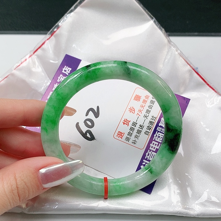 翡翠手镯（圆镯）未镶嵌翡翠手镯