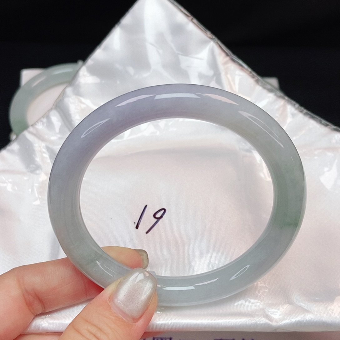 翡翠手镯未镶嵌变色龙半山水