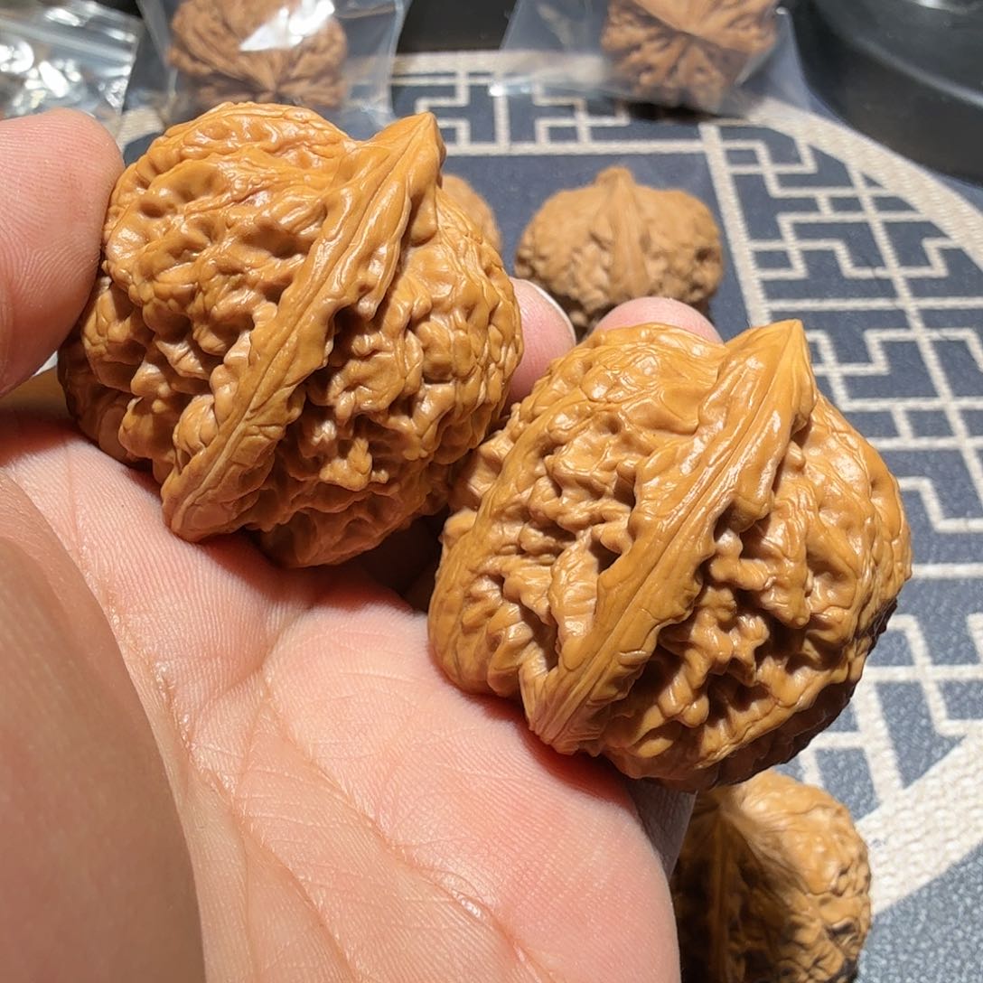 文玩核桃把件红锦鲤