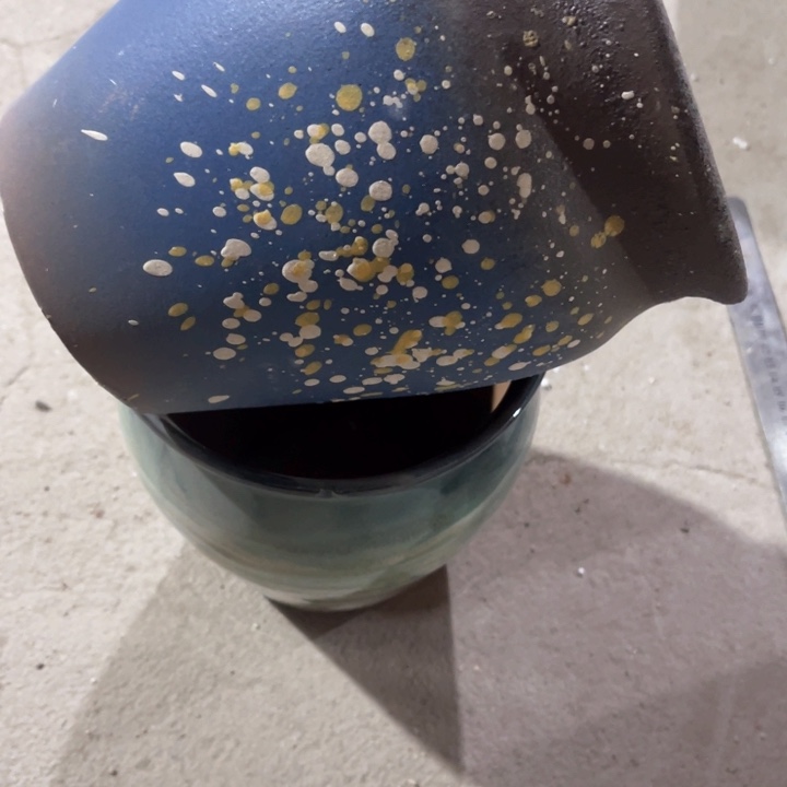 紫砂口径19高度21两只小瑕疵