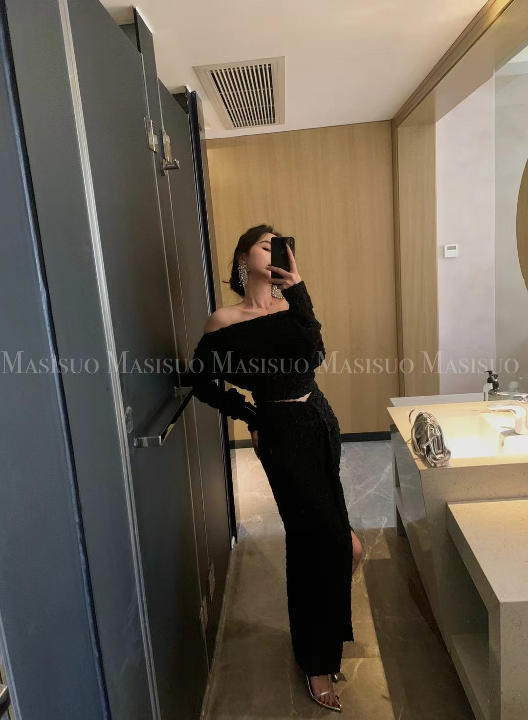 【Nice精选】性感一字肩长袖上衣褶皱设计气质修身半身裙套装