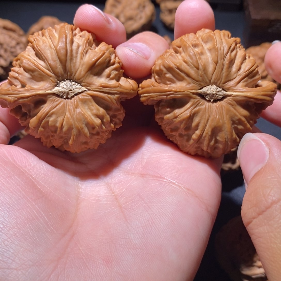 文玩核桃吊坠石****）闷白