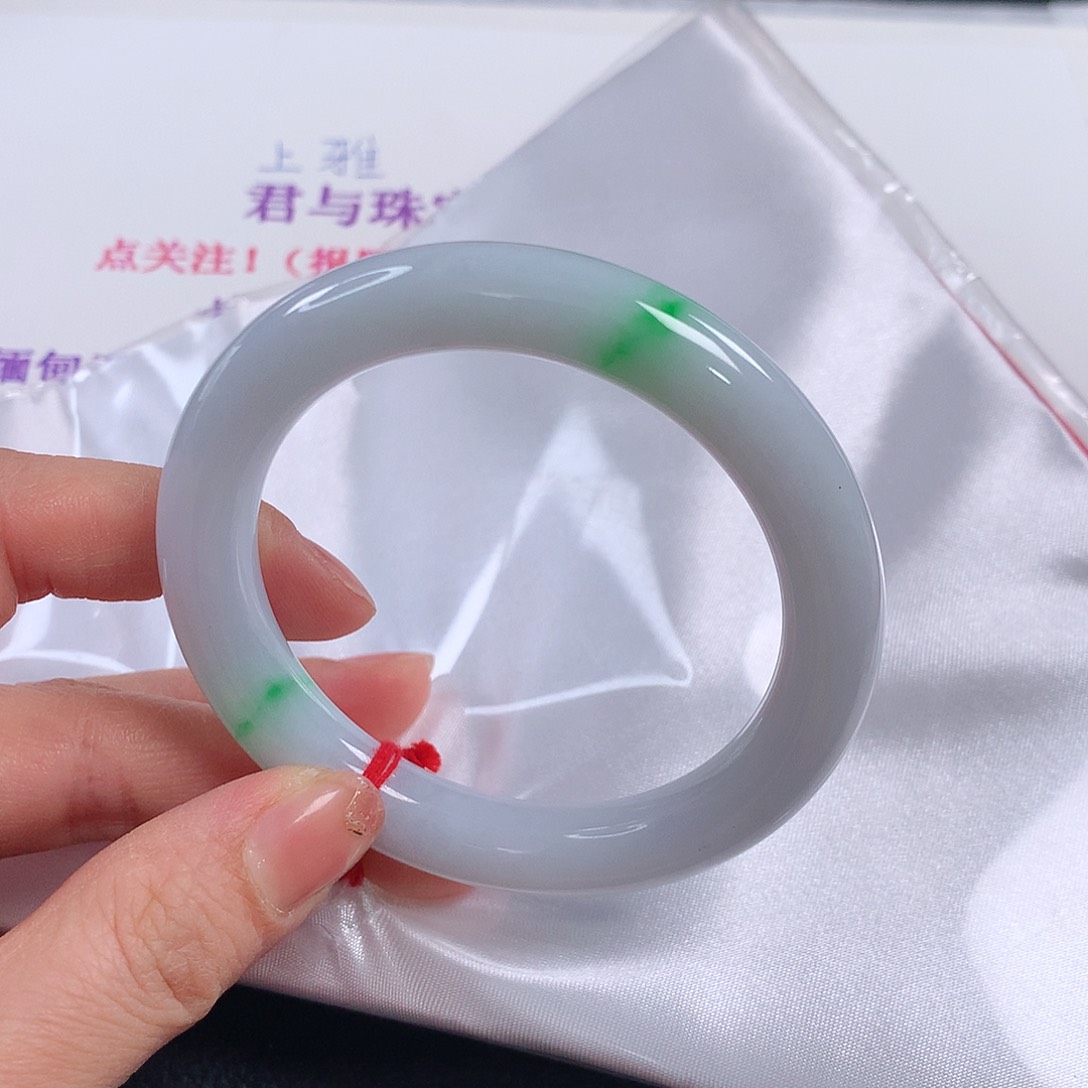 翡翠手镯未镶嵌 圆条