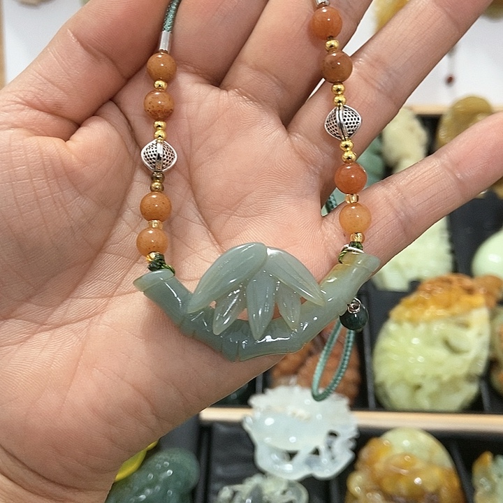 蛇纹石玉挂件未镶嵌