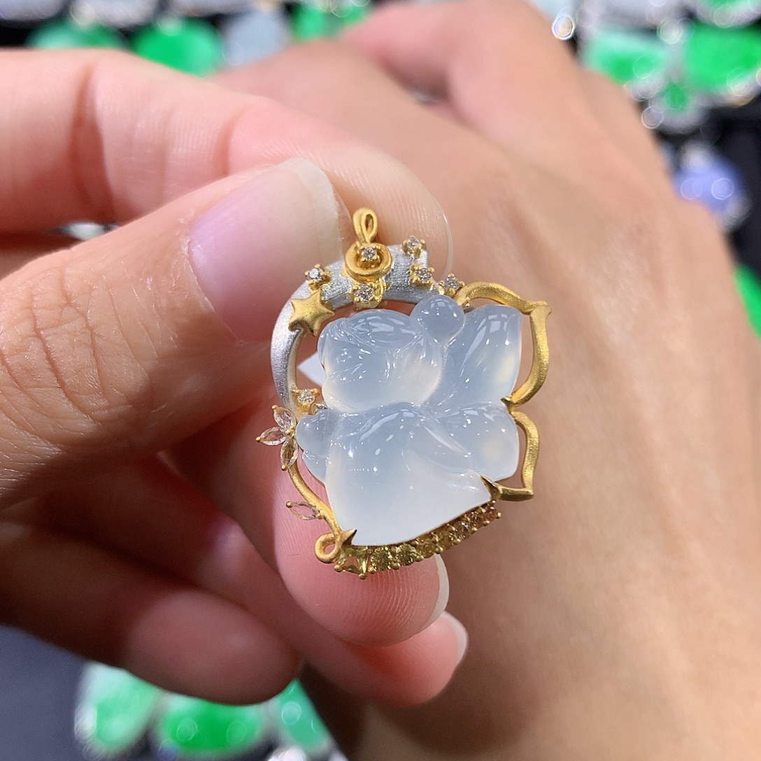 翡翠18K金镶嵌颈饰