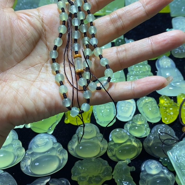 蛇纹石玉未镶嵌颈饰