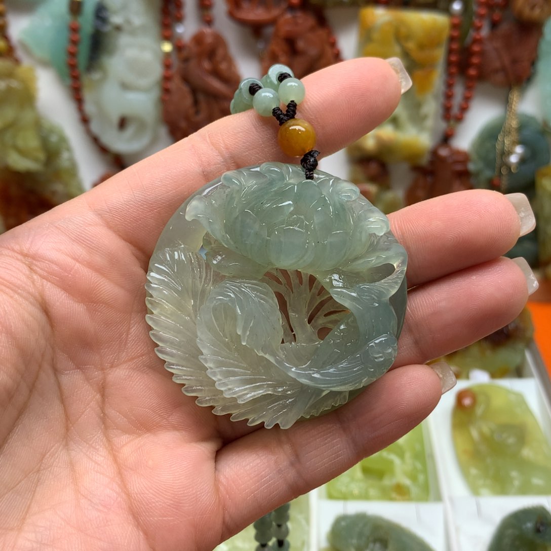 蛇纹石玉颈饰未镶嵌