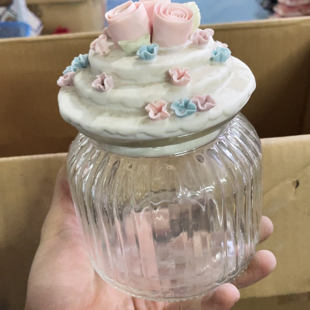 摆件     磕碰。