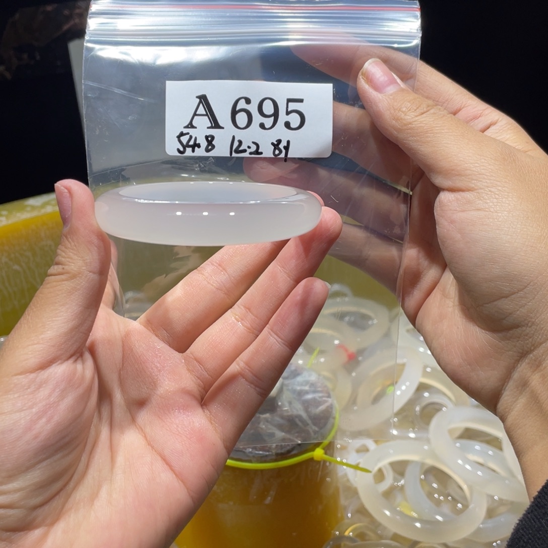 栎***玛瑙/玉髓未镶嵌手镯