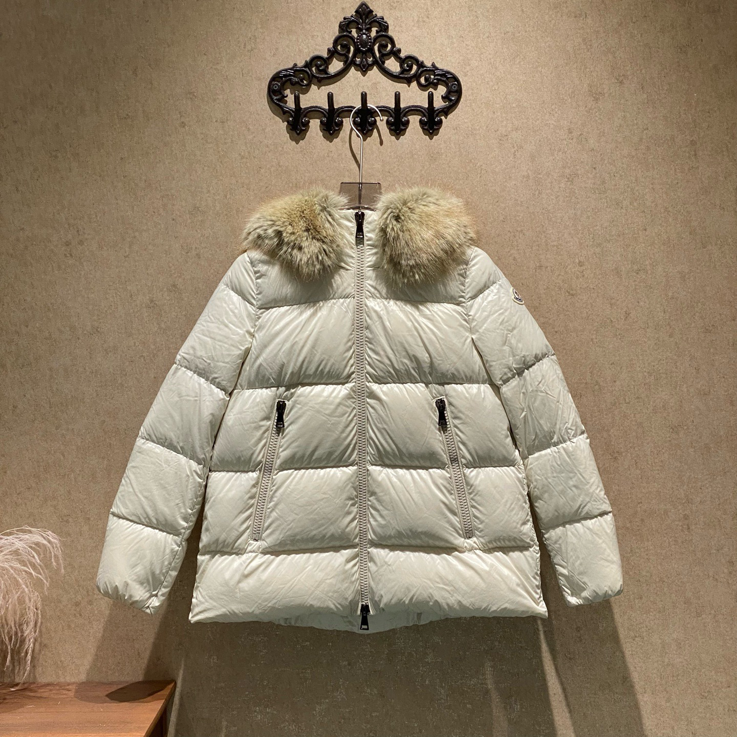99新 MONCLER Laiche米色徽标logo毛领羽绒服/1码/39194