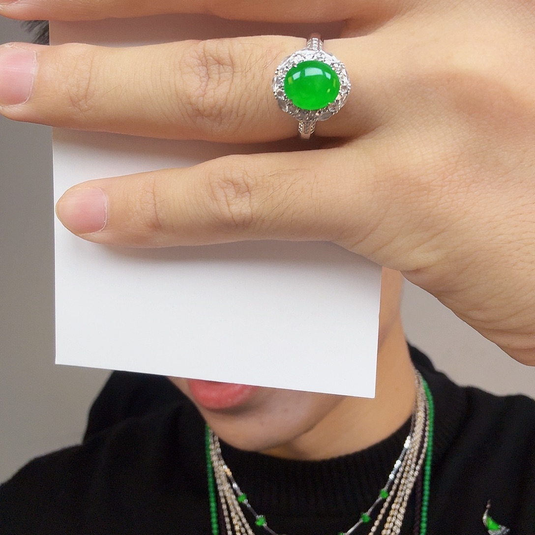 冰***芦翡翠18K金镶嵌颈饰一件