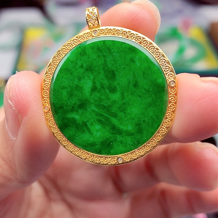 翡翠颈饰18K金镶嵌翡翠